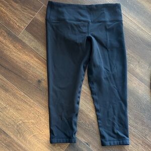 lululemon athletica Black Women's Capri Leggings size 8 EUC